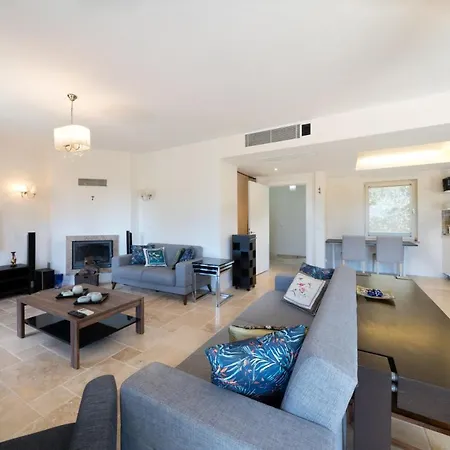 Luxury 4 Bedroom Villa With Pool غوجيك