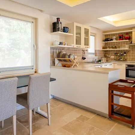 Luxury 4 Bedroom Villa With Pool