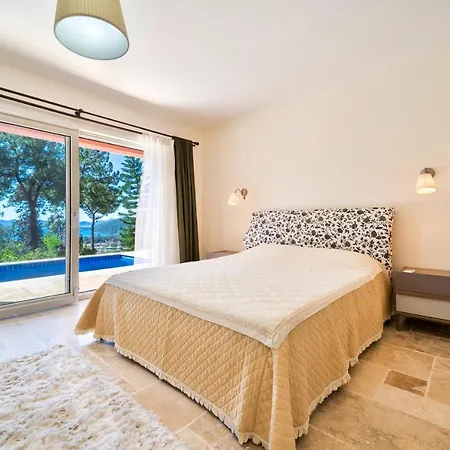 Luxury 4 Bedroom Villa With Pool فيلة غوجيك